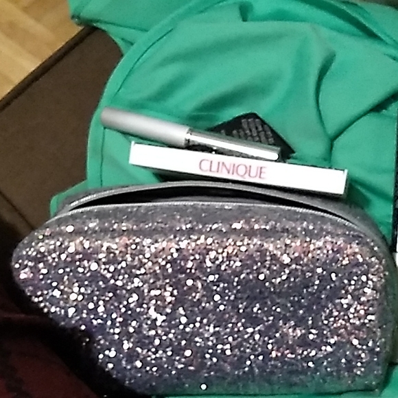 Makeup - Picture 3 of 6